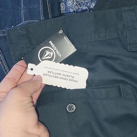 Volcom Shorts - Picture 9 of 12